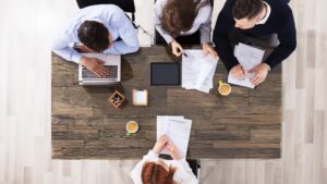 Réunion d'entretien d'embauche